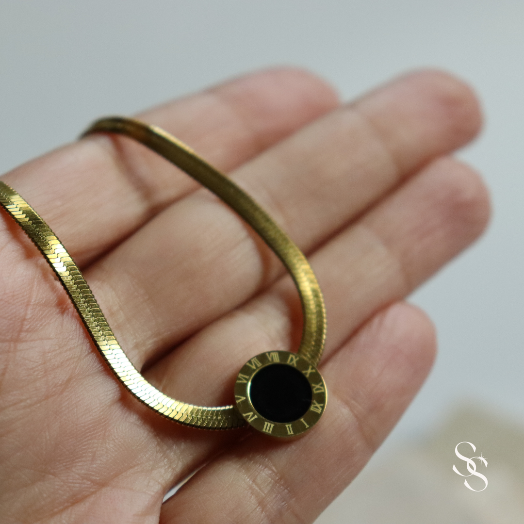 Sleek Goddess Necklace