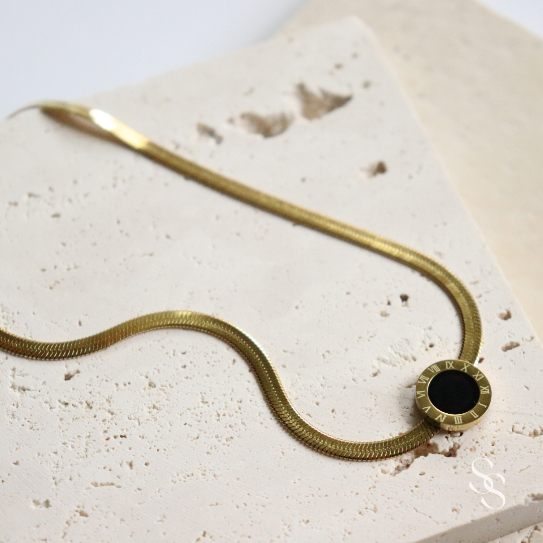 Sleek Goddess Necklace